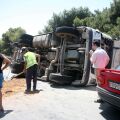 Ανατροπή φορτηγού στο Βόλο