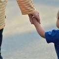Η ομάδα της Sobi μαζί με την Ελένη Περγάντου, συντονίστρια διευθύντρια του Κέντρου Αιμορροφιλίας του Νοσοκομείου Παίδων «Η Αγία Σοφία»