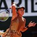 Η Ναόμι Οσάκα έκλεψε την παράσταση στο Roland Garros με outfit εμπνευσμένο από τον Πύργο του Άιφελ