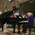 Πιάνο για να παίζουν μουσική οι επιβάτες στήθηκε στο μετρό του Συντάγματος 