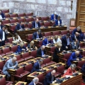 Πέρασε από την επιτροπή της Βουλής το νομοσχέδιο για το μεταναστευτικό με τις ψήφους της ΝΔ