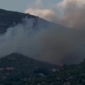 Βελτιωμένη η εικόνα της πυρκαγιάς στην Περαχώρα Κορινθίας
