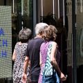 Πότε ξεκινούν οι θερινές εκπτώσεις 2026 - Η Κυριακή με ανοιχτά τα καταστήματα