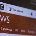 Βρετανία: Περικοπές στο BBC με απολύσεις 550 εργαζομένων 