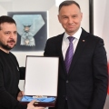 Η Πολωνία αφαίρεσε από τον πρόεδρο της Ουκρανίας Βολοντίμιρ Ζελένσκι την ανώτατη διάκριση που του είχε απονείμει	