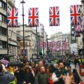 Δέκα χρόνια μετά το Brexit, τα δύο τρίτα των Βρετανών πιστεύουν ότι είχε αρνητικό αντίκτυπο για τη χώρα τους	