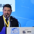 «Κανένας δεν θα μας τρομοκρατήσει»: Η απάντηση Χαρδαλιά μετά τους βανδαλισμούς έξω από το σπίτι του
