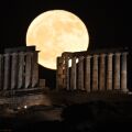 Πανσέληνος της Φράουλας 2026: Η ώρα που θα κορυφωθεί το εντυπωσιακό φαινόμενο