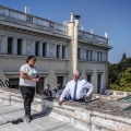 Ο Κωνσταντίνος Τασούλας στη στέγη του Προεδρικού Μεγάρου για να ελέγξει τις εργασίες συντήρησης