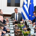 Μητσοτάκης στο υπουργικό: Στεκόμαστε δίπλα στις οικογένειες των πυροσβεστών -Έρχονται δύσκολες ημέρες με τις φωτιές 