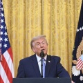 Ο Τραμπ επέκρινε τις αμερικανικές πετρελαϊκές εταιρείες για «υπερβολικά κέρδη» και ζητά να μειώσουν τις τιμές	