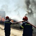 Κουβαράς Αττικής: Σε σπινθήρες από καλώδια του ΔΕΔΗΕΕ αποδίδεται η πυρκαγιά