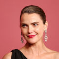 Η Κέρι Ράσελ αποκαλύπτει το παράδοξο του κόκκινου χαλιού: «Δεν μου δίνουν πάντα φόρεμα»