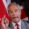 Βρετανία: Το αντιμεταναστευτικό Reform UK θέλει να κόψει τα επιδόματα τόσο σε ξένους όσο και σε πολίτες της ΕΕ