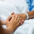 Γαλλία: Σε ισχύ ο νόμος περί υποβοηθούμενης αυτοκτονίας - Ποιες είναι οι αυστηρές προϋποθέσεις