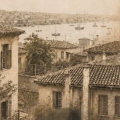 Χαμηλά σπίτια, μικρές αυλές: Το νέο μυθιστόρημα του Δημήτρη Δραγώγια