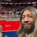 Πρώην παίκτης του NBA φόρεσε ξανθιά περούκα σε αγώνα WNBA 