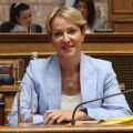 «Η ανοχή σημαίνει συμφωνία»: Η Σδούκου καλεί το ΠΑΣΟΚ να αποπέμψει τον Φαραντούρη