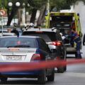Συναγερμός στη Νίκαια: Άνδρας κρατάει όμηρο τη γυναίκα του