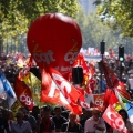 Γαλλία: Οι μαθητικές διαμαρτυρίες και η απεργία των δημόσιων υπαλλήλων αυξάνουν την πίεση στον Μακρόν	