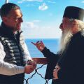 «Ψέλνεις στη Σιμωνόπετρα και ακούγεται στον Άδη»: Η ανάρτηση Τσίπρα από το Άγιο Όρος