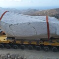H «Λύρα Νάξου» πάνω στην ειδική πλατφόρμα μεταφοράς με τους 12 τροχούς