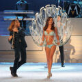 Μιράντα Κερ: Γιατί είπε «όχι» στη Victoria’s Secret έπειτα από 20 χρόνια