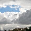Καιρός σήμερα: Νέα άνοδος της θερμοκρασίας με τοπικές βροχές