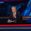 Ο Τζον Στιούαρτ θα είναι παρουσιαστής του «The Daily Show» έως το 2028