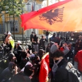 Αλβανία: Δεν κάνουν πίσω οι φοιτητές – Φωτιές και πετροπόλεμος έξω από το γραφείο του πρωθυπουργού