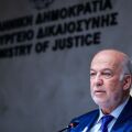Φλωρίδης: Τα ομόφυλα ζευγάρια δεν θα μπορούν να αποκτούν παιδί μέσω παρένθετης μητέρας