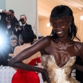 Η Anok Yai στο κόκκινο χαλί για το Met Gala 2023,στη Νέα Υόρκη