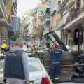 Αυτοκίνητο ντελαπάρισε στην Κυψέλη – Πυροσβέστες απεγκλώβισαν ηλικιωμένο οδηγό
