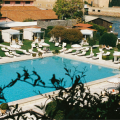 Στο διάσημο Hotel Cipriani, η Dior μάς ταξιδεύει στο καλοκαιρινό σύμπαν του Dioriviera