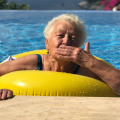  Όλοι μιλούν για το nonna-maxxing: Γιατί θέλουμε ξαφνικά να ζήσουμε σαν Ιταλίδες γιαγιάδες;