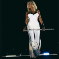 Το look της Άννας Βίσση στο ΟΑΚΑ μάς έστειλε μέχρι τη Σαουδική Αραβία