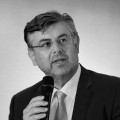 Επανίδρυση χωρίς αυτοκριτική δεν είναι νέα αρχή