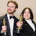 Η Billie Eilish και ο αδερφός είναι οι νεότεροι άνθρωποι που κερδίζουν 2 Όσκαρ – Slay Billie!