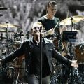 Οι U2 ηχογραφούν νέα μουσική με τον ντράμερ Λάρι Μούλεν Τζ. πίσω στο στούντιο μετά τον τραυματισμό του και συνεργάζονται με τον Μπράιαν Ίνο.