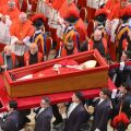 Θανατοπραξία: Πώς συντηρείται τόσες μέρες η σορός του Πάπα Φραγκίσκου - Η διαφορά από την ταρίχευση