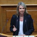 Μιλένα Αποστολάκη: Σκόπιμη η κυβερνητική αδράνεια για τα ασφάλιστρα υγείας