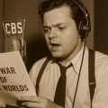 «Ο Πόλεμος των Κόσμων» με τον Όρσον Γουέλς: Η ραδιοφωνική εκπομπή που προκάλεσε τρόμο και υστερία στην Αμερική