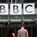 Explainer: Γιατί παραιτήθηκε ο  γενικός διευθυντής του BBC και ποιο ήταν το μοντάζ στο ντοκιμαντέρ για τον Τραμπ
