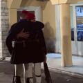 Εύζωνες συγκινούνται μετά την τελευταία τους υπηρεσία στην Προεδρική Φρουρά