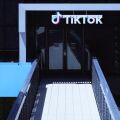 Το TikTok δοκιμάζει επιλογή που επιτρέπει στους χρήστες να μειώνουν το περιεχόμενο τεχνητής νοημοσύνης - Πάνω από 1,3 δισ. βίντεο ΑΙ έχουν ανέβει στην πλατφόρμα