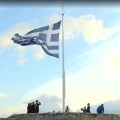 Ημέρα των Ενόπλων Δυνάμεων: Η συγκινητική στιγμή της έπαρσης σημαίας στην Ακρόπολη