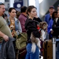 Πολίτες σε αεροδρόμιο των ΗΠΑ