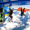 Skydiver στην Αυστραλία γλίτωσε από βέβαιο θάνατο όταν το αλεξίπτωτό του μπλέχτηκε στο φτερό του αεροπλάνου - Πώς κατάφερε να προσγειωθεί με ασφάλεια. 