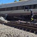 Ισπανία: 41 νεκροί από το σιδηροδρομικό δυστύχημα – Φόβοι για εγκλωβισμένους κάτω από τα βαγόνια