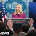 Η εκπρόσωπος Τύπου του Λευκού Οίκου, Καρολάιν Λίβιτ στη σημερινή συνέντευξη Τύπου
